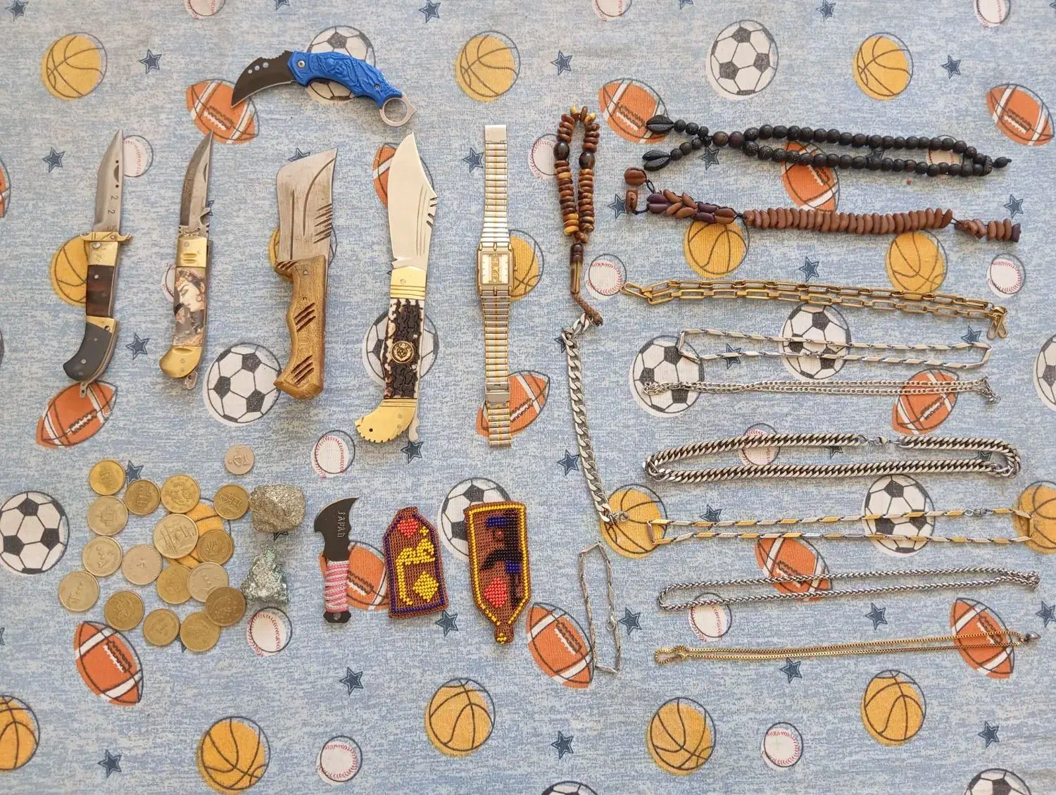 چاقو گردنبند تسبیح|کلکسیون اشیاء عتیقه|زرند, |دیوار