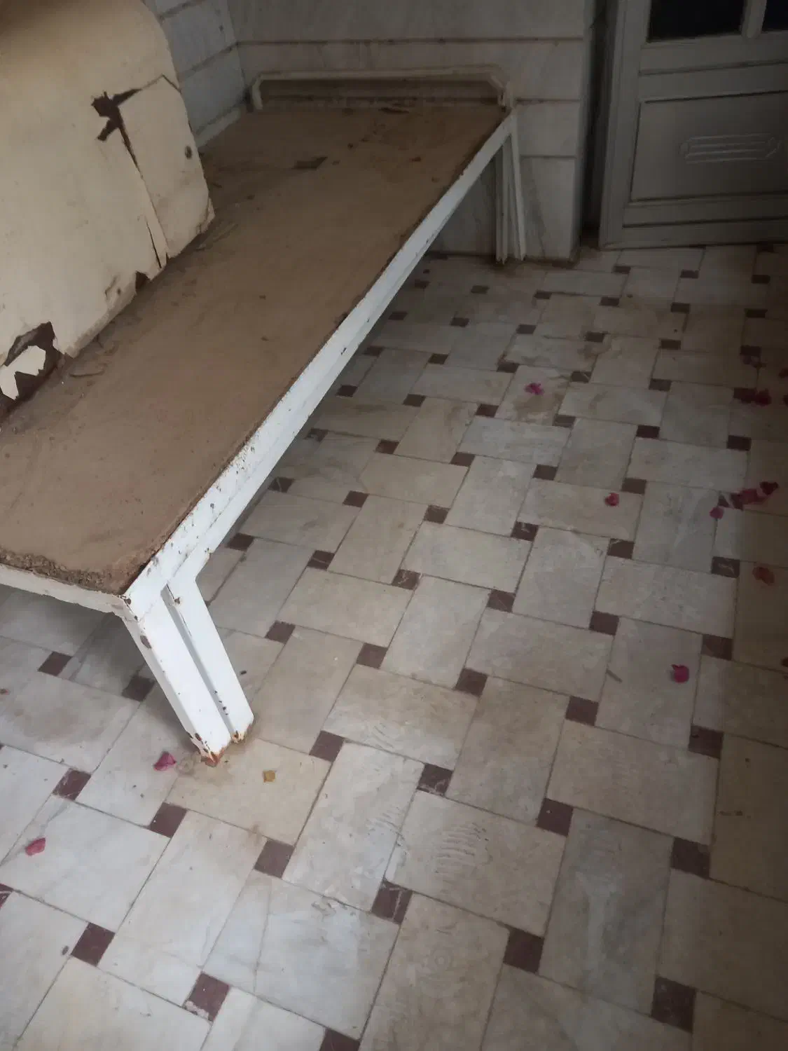 تخت آهنی|تخت و سرویس خواب|قم, باجک یک|دیوار