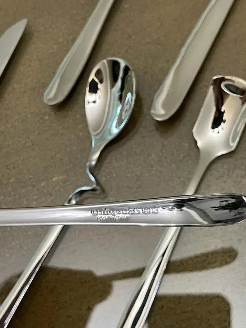 سرویس قاشق چنگال ۲۴ نفره با چمدان یونیک و زولینگ|ظروف سرو و پذیرایی|تهران, جنتآباد جنوبی|دیوار