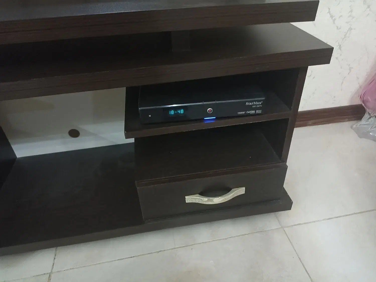 میز وسط۸۰در۸۰میز تلویزیون هردو تمیز|میز تلویزیون|کرج, باغستان|دیوار