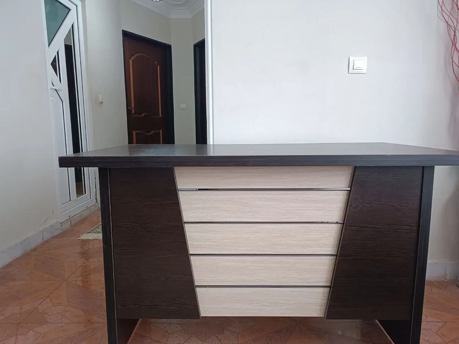 میز اداری در حد نو|مبلمان اداری|نوشهر, |دیوار
