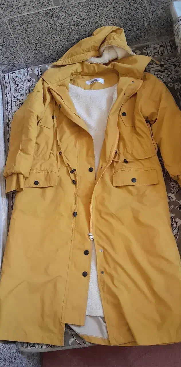 کاپشن بارانی داخل خزخیلی گرم|لباس|قم, قلعه کامکار|دیوار