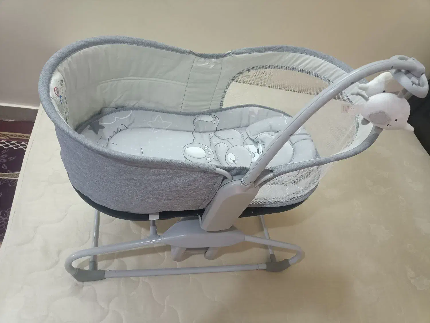 گهواره برقی|تخت و سرویس خواب|بومهن, |دیوار