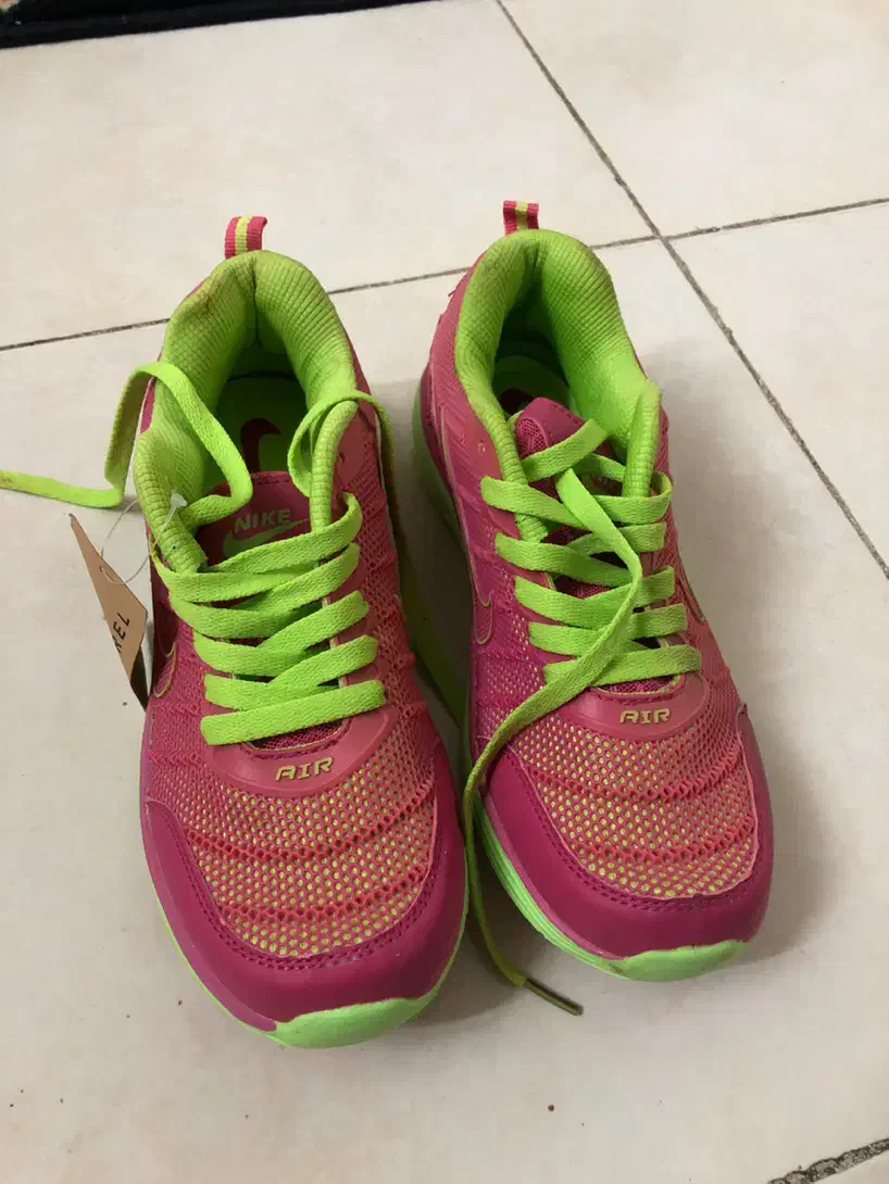 کفش نایک خارجی مشخصات دار.|کیف، کفش، کمربند|گرگان, |دیوار