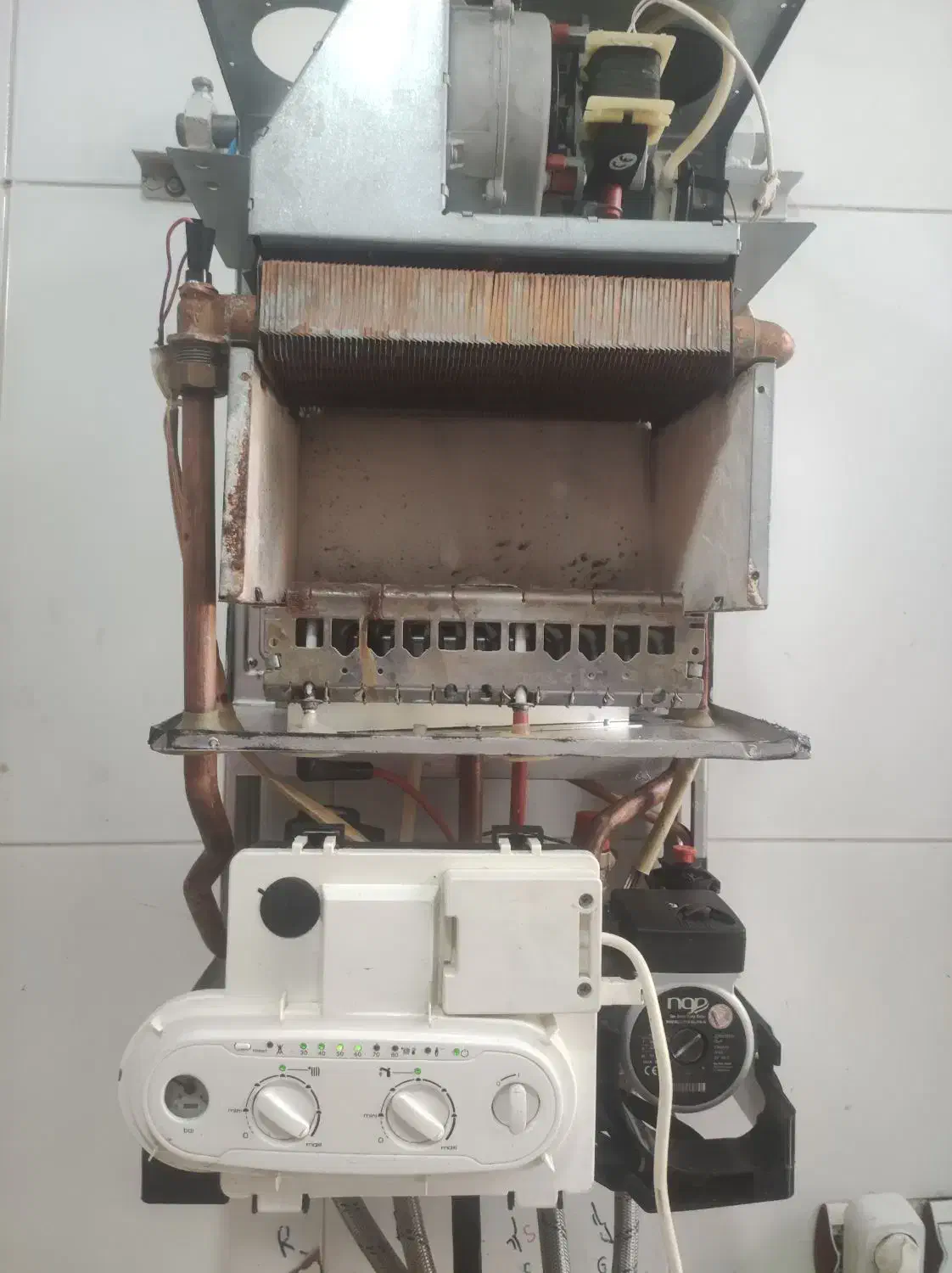 پکیج ۲۴ هزار ایران رادیاتور|آبگرمکن، پکیج، شوفاژ|شاهینشهر, خانه کارگر|دیوار