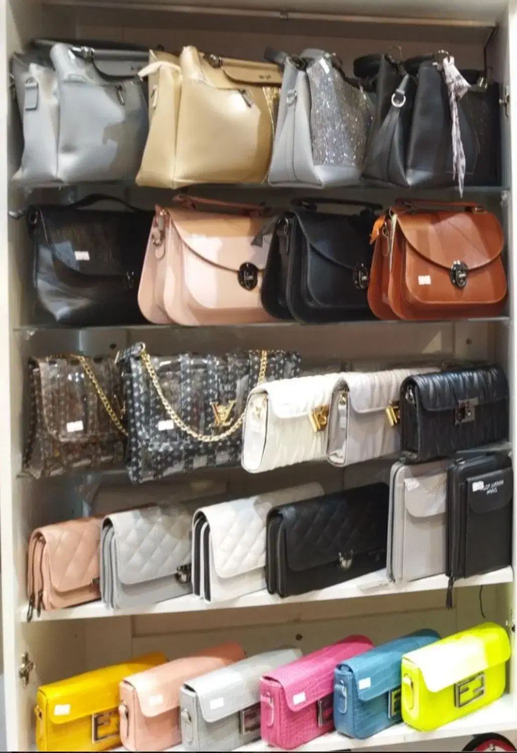 کیف زنانه بعلت جمع کردن مغازه|کیف، کفش، کمربند|تهران, بازار|دیوار