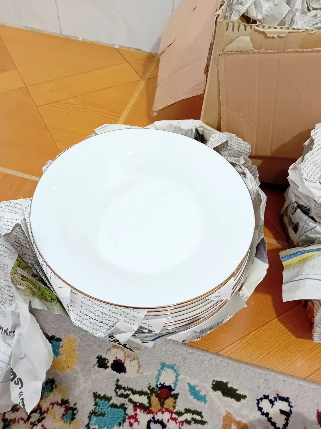 چینی. بشقاب خورشتی|ظروف سرو و پذیرایی|جوانرود, |دیوار