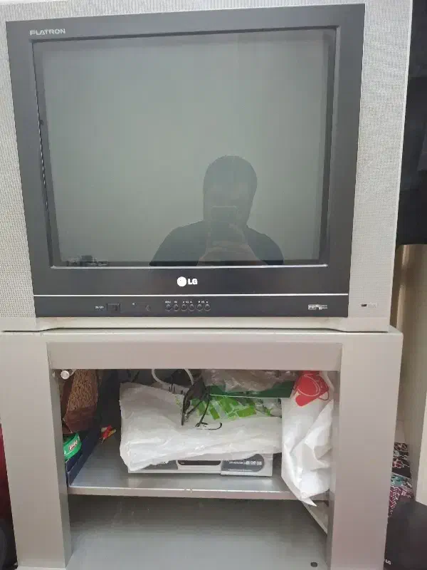 تلویزیون الجی و میز|تلویزیون و پروژکتور|ملارد, |دیوار