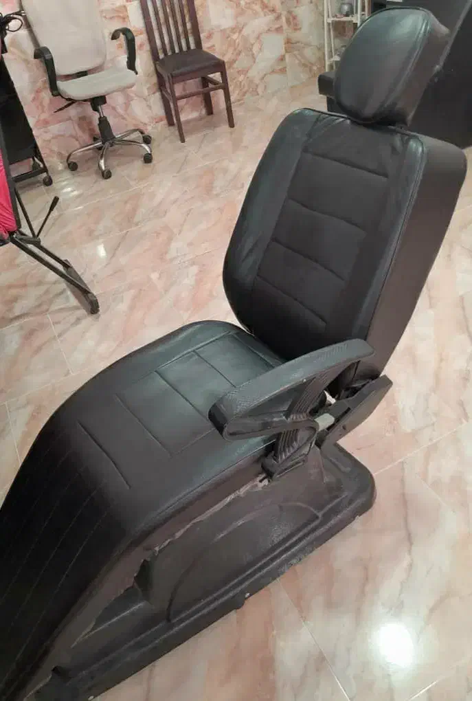 دو عدد صندلی آرایشگری|آرایشگاه و سالن‌های زیبایی|چالوس, |دیوار