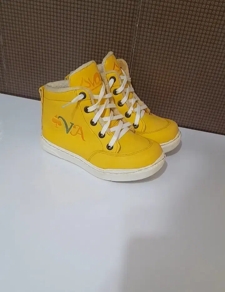 نیم بوت و کفش اسپورت|کفش و لباس بچه|مهاباد (آذربایجان غربی), |دیوار