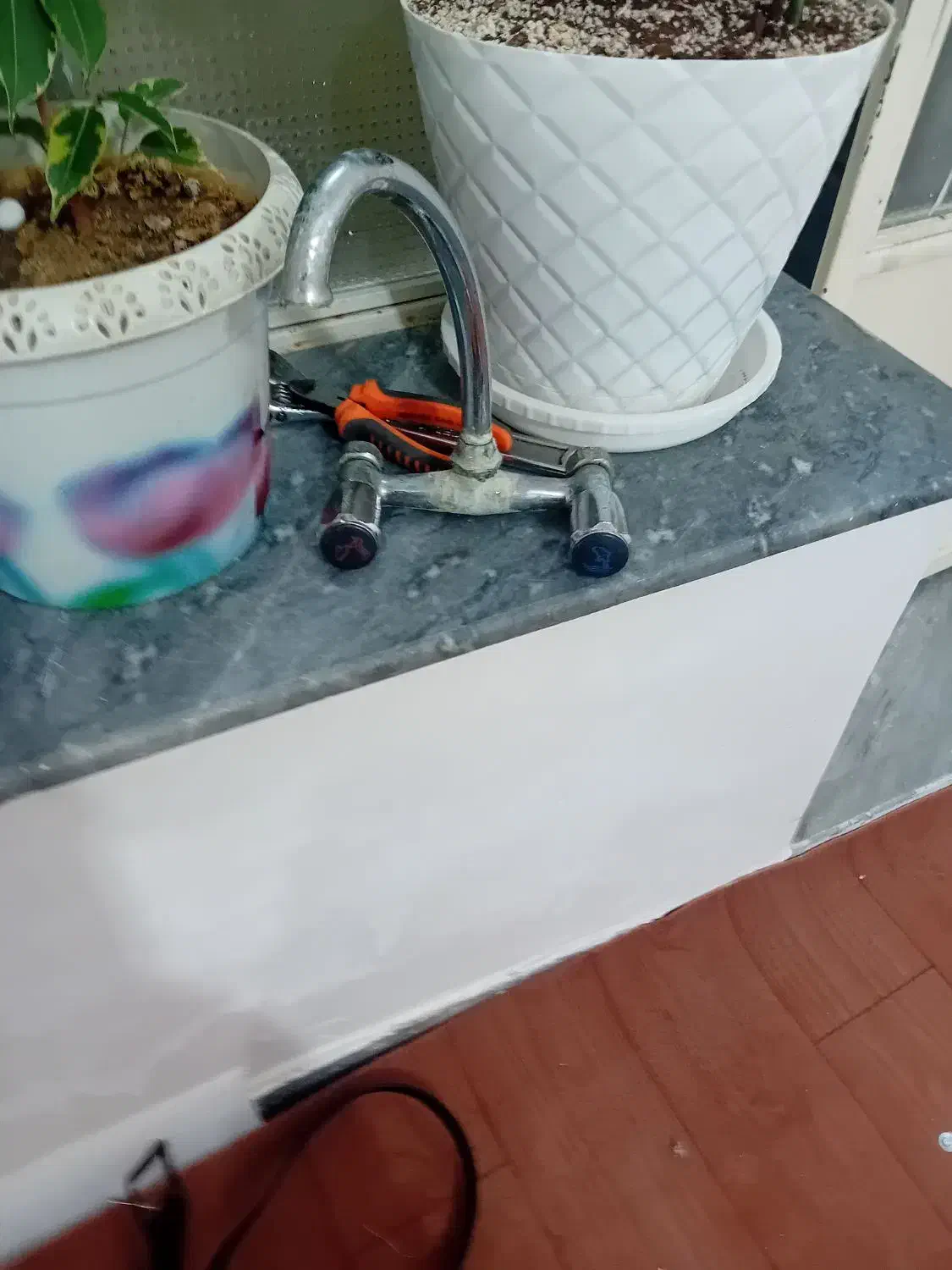 شیر آب|آب‌چکان و نظم‌دهنده ظروف|مرند, |دیوار