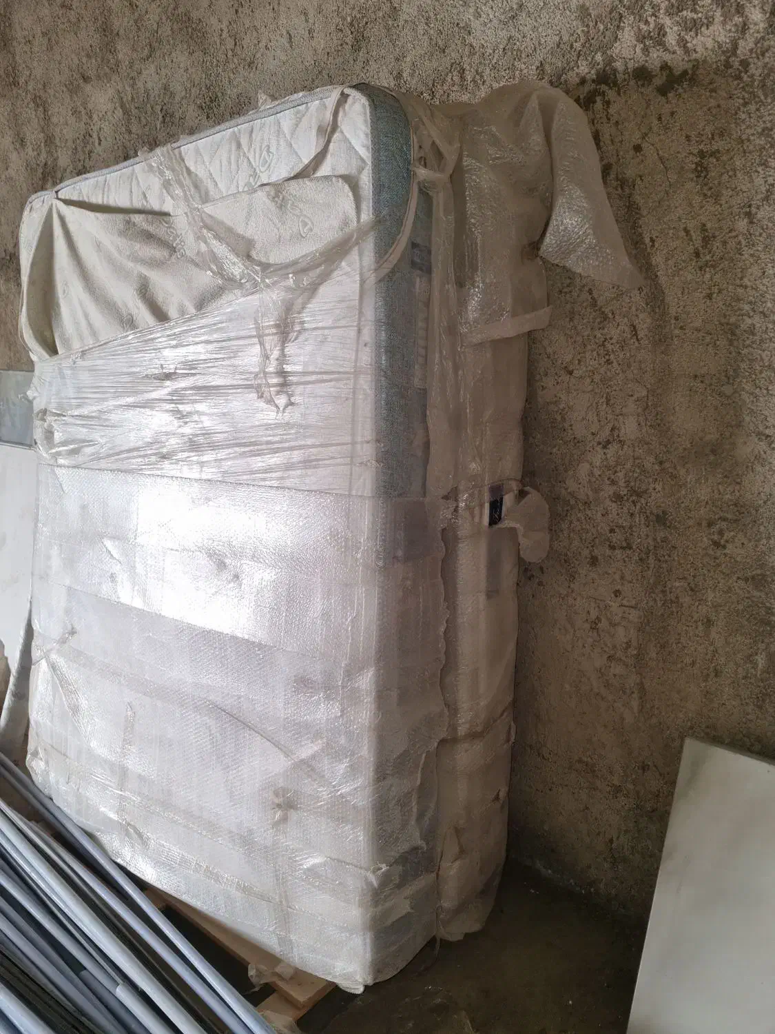 صندلی اداری. تشک خواب. میز کنفرانس|مبلمان اداری|چهارباغ, |دیوار