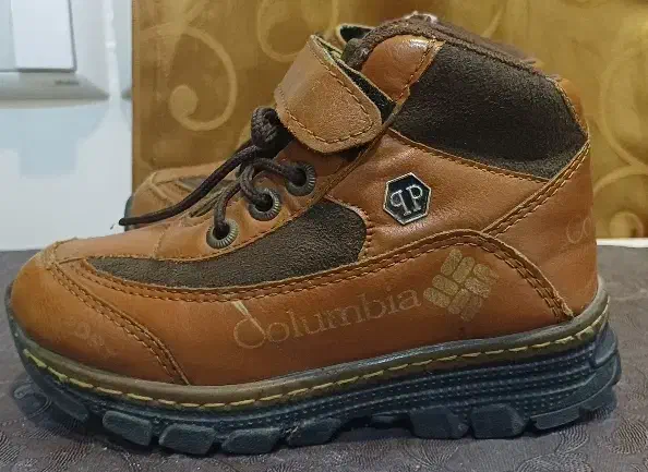 نیم بوت بچگانه|کفش و لباس بچه|رشت, منظریه|دیوار