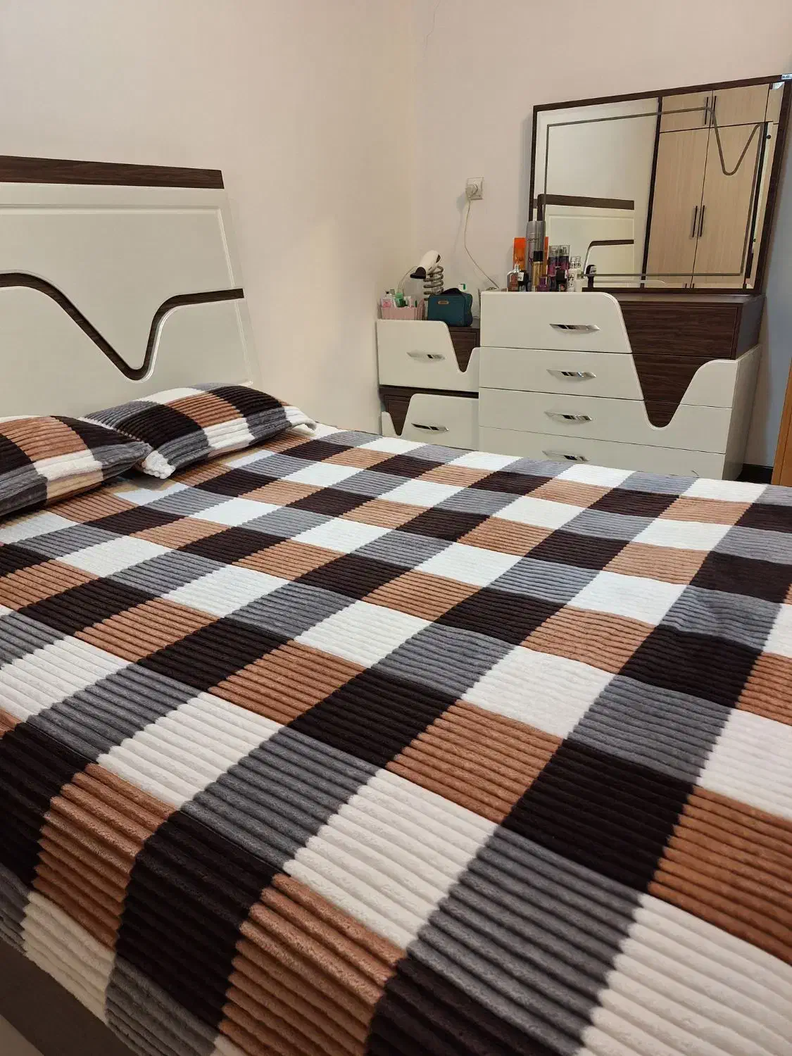 سرویس خواب دو نفره|تخت و سرویس خواب|شهرضا, |دیوار