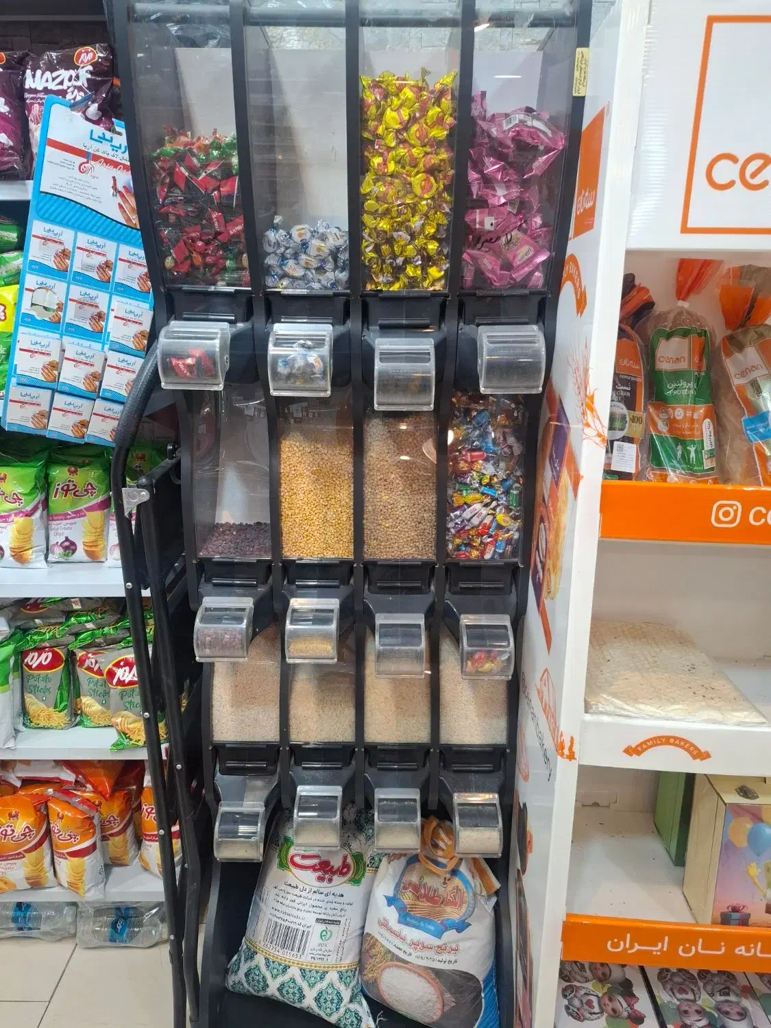 تابلو یکساله استفاده شده کاملا سالمه|فروشگاه و مغازه|یزد, |دیوار