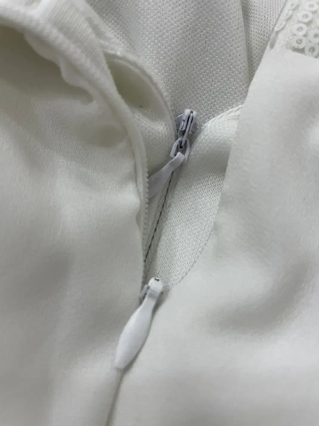 لباس عقد|لباس|لاهیجان, انقلاب|دیوار