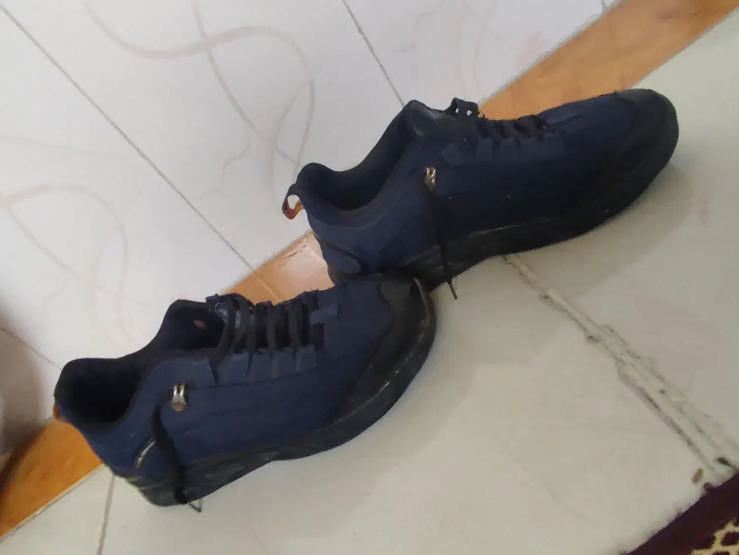 کفش|کیف، کفش، کمربند|زنجان, |دیوار