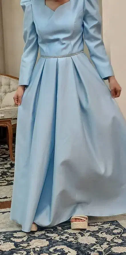 لباس  مجلسی|لباس|صومعه‌سرا, |دیوار