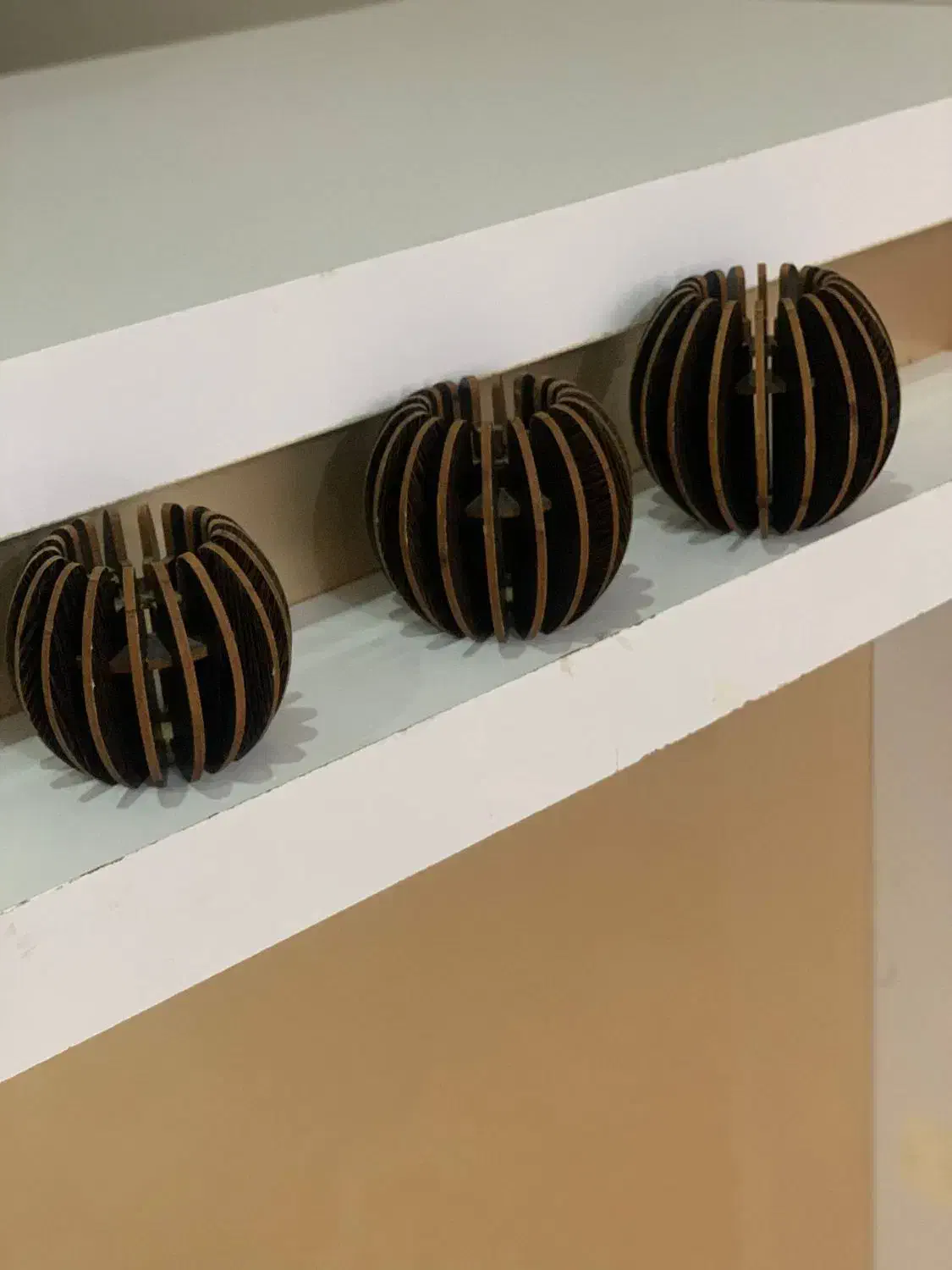 مجسمه و جا شمعی چوبی|مجسمه، تندیس، ماکت|تربتحیدریه, فرمانداری|دیوار