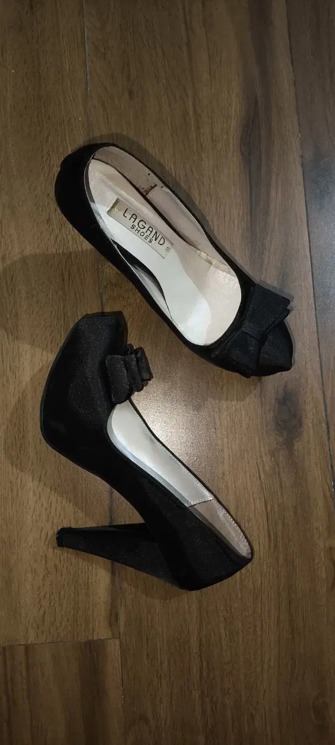 کفش مجلسی|کیف، کفش، کمربند|لاهیجان, انقلاب|دیوار