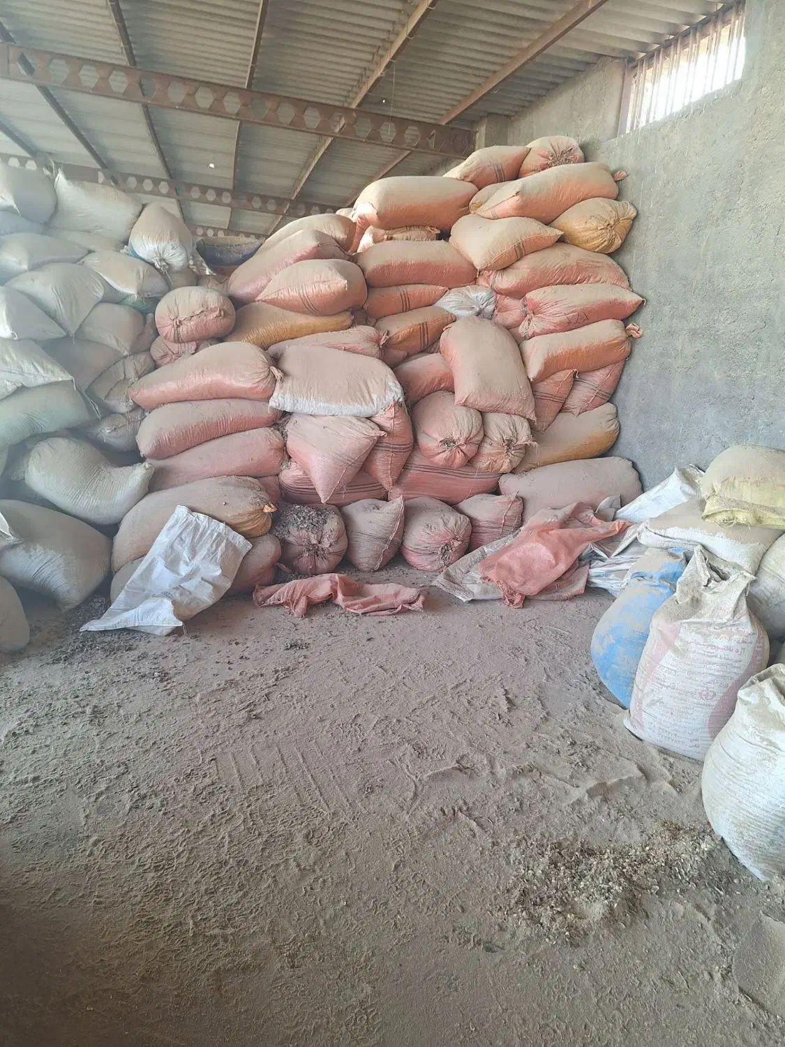 کنسانتره طبیعی دام و طیور /+خوراک/-|لوازم جانبی حیوانات|قائم‌شهر, |دیوار