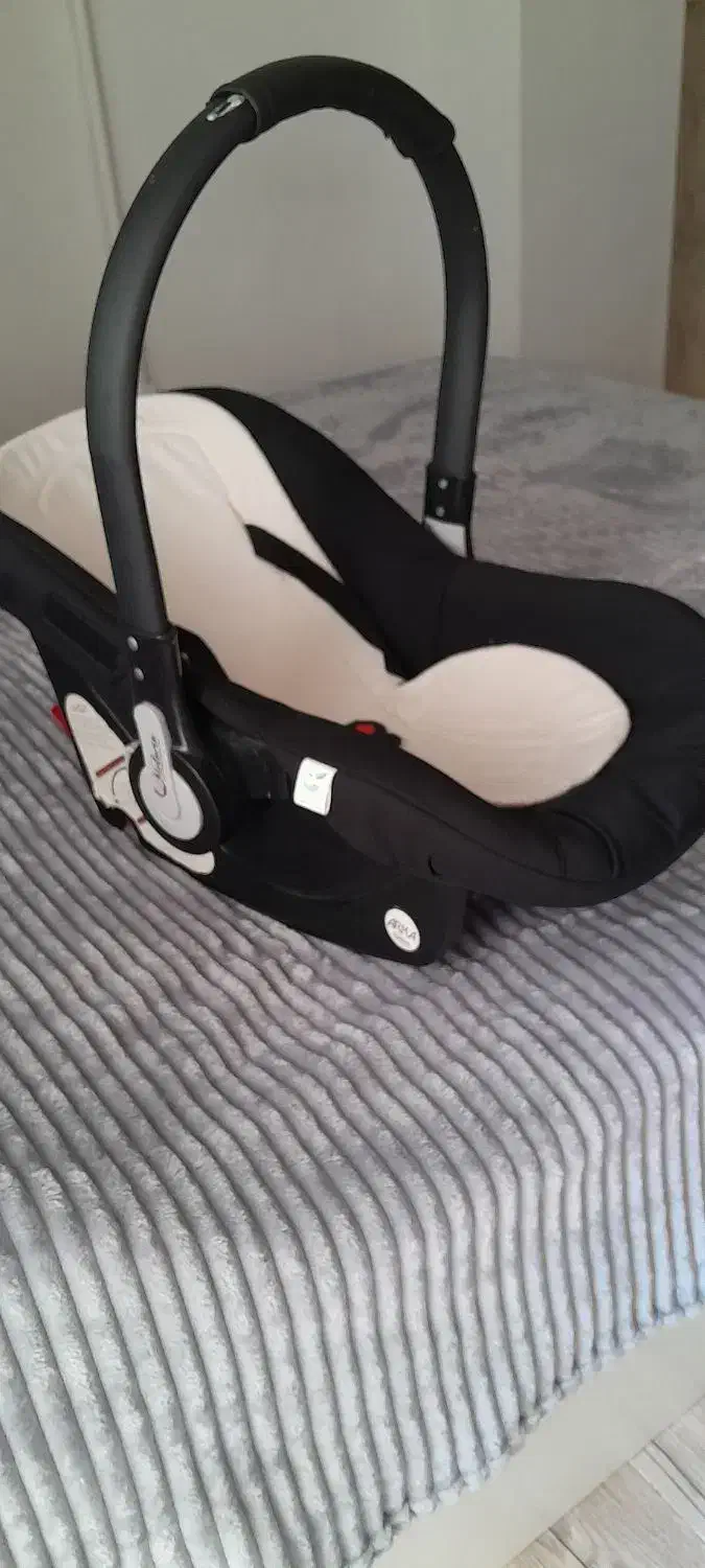 کریر نوزاد درحد نو بدون شکستگی وسالم میباشد|کالسکه و لوازم جانبی|آستارا, |دیوار