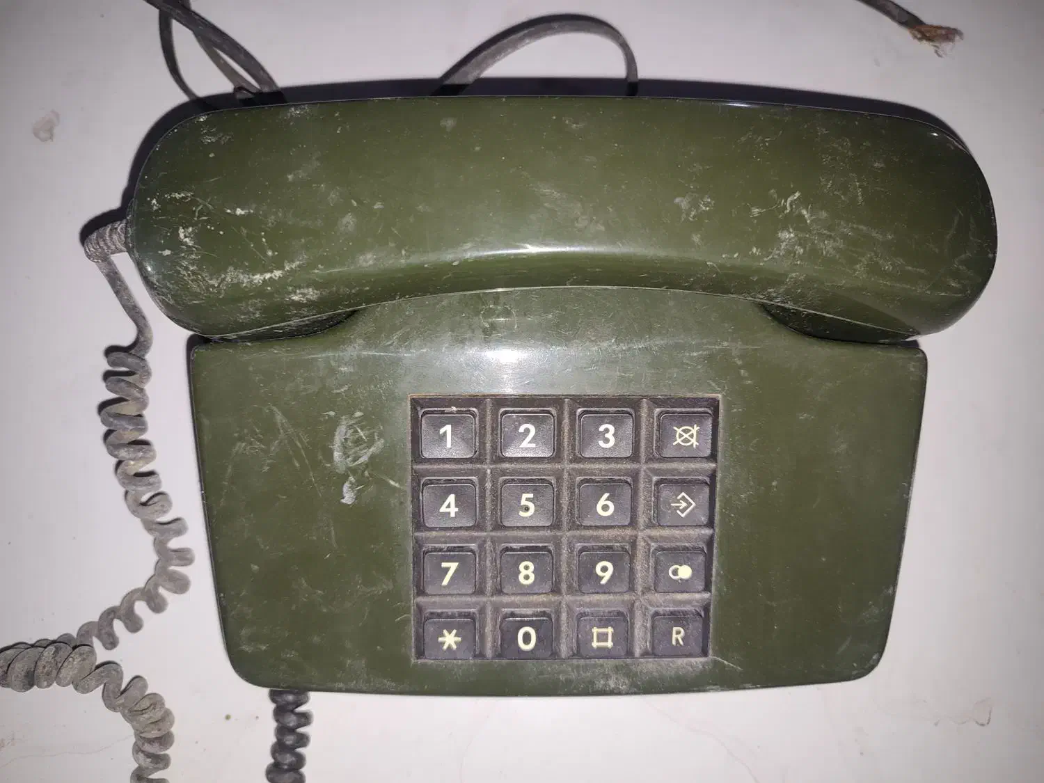 تلفن رومیزی قدیمی نوستالژیک|کلکسیون اشیاء عتیقه|کرج, عظیمیه|دیوار