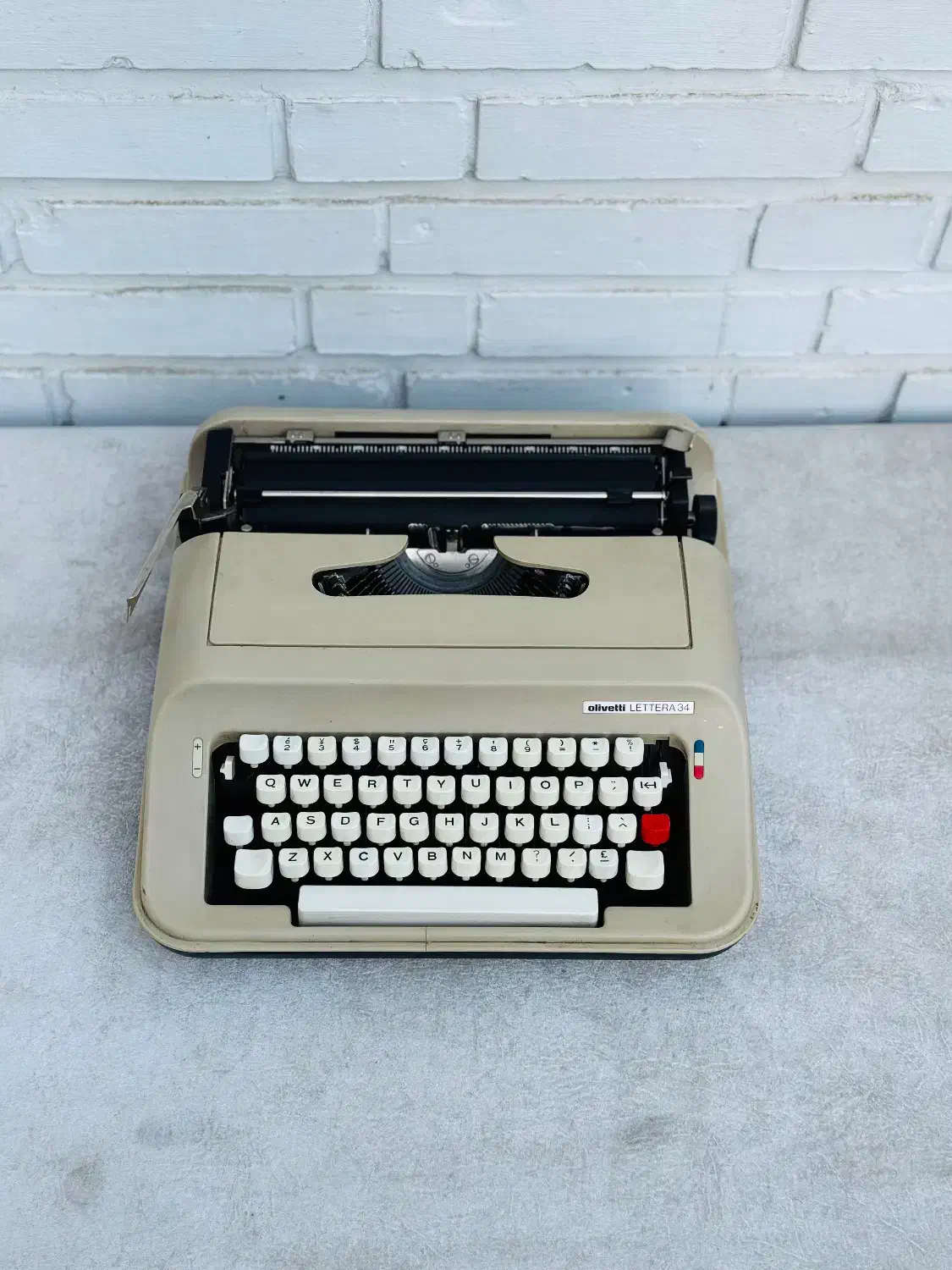 ماشین تایپ کلکسیونی|کلکسیون اشیاء عتیقه|تهران, نیروی هوایی (پیروزی)|دیوار