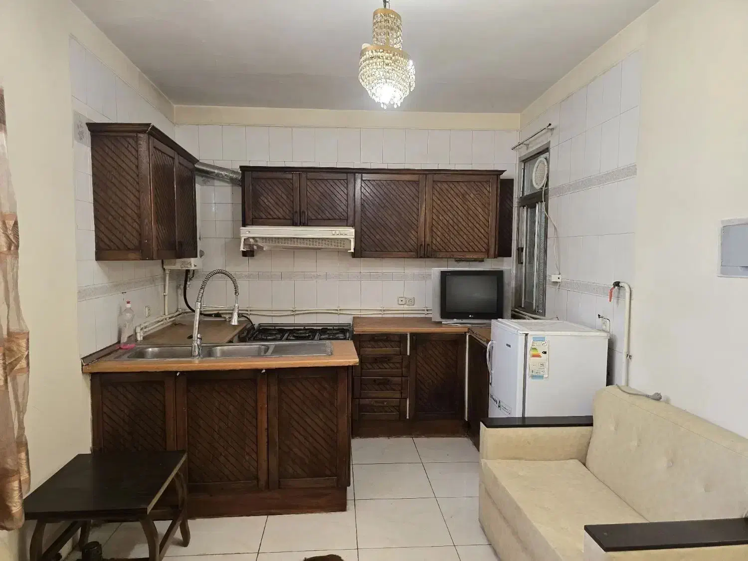 سوئیت نقلی فول روبروی میدان سنایی|اجارهٔ آپارتمان|تهران, سنائی|دیوار