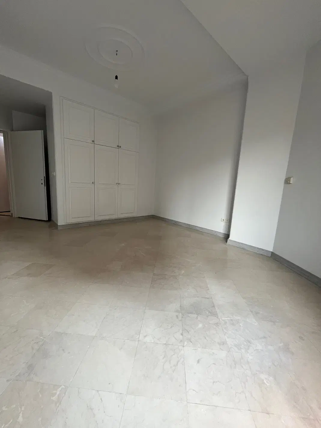 فرشته/ ۲۰۰ متر/ تک واحدی ۲ پارکینگ