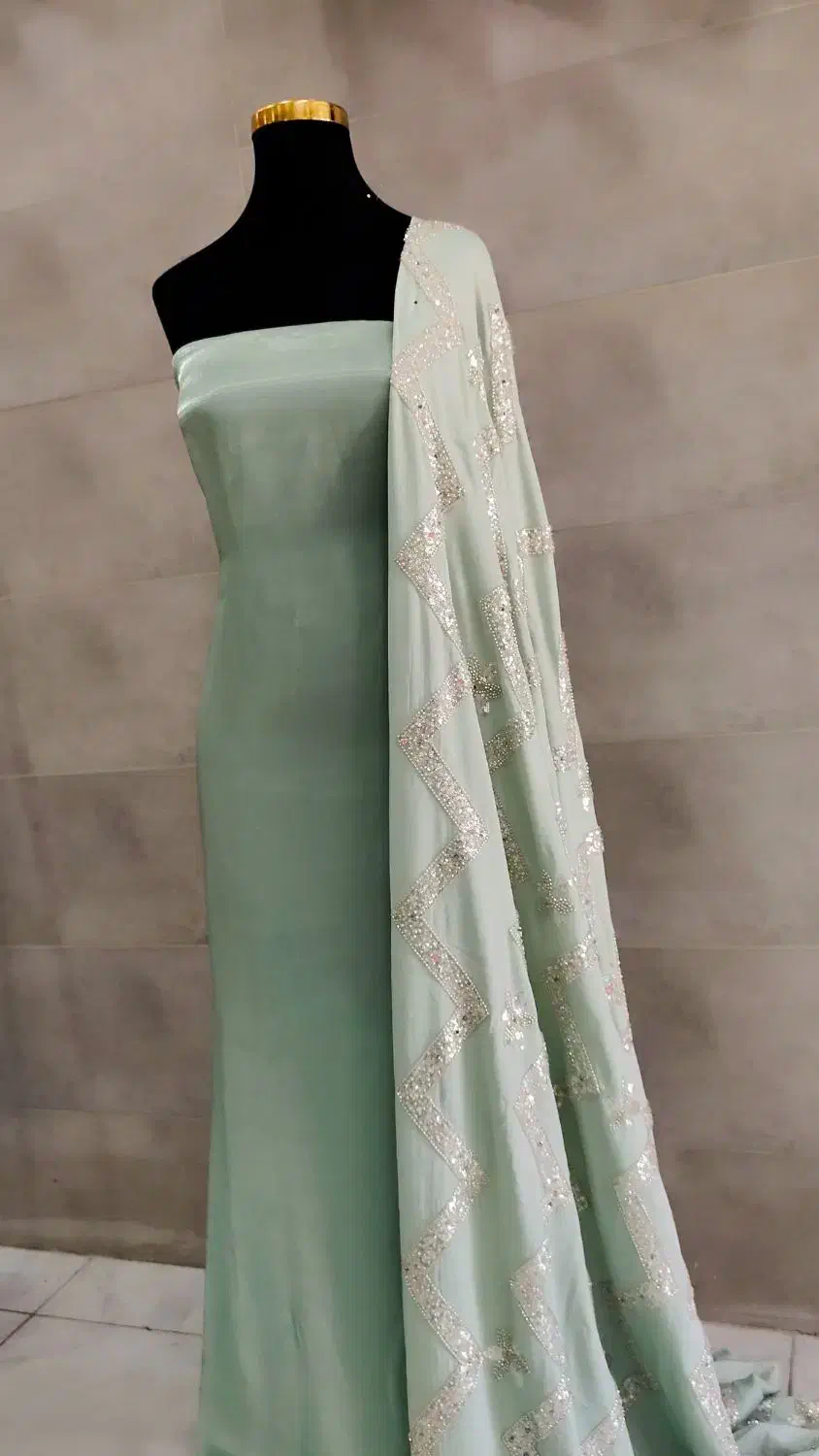 فروش انواع پارچە سادە،طرح و دار و روسری‌ مجلسی|لباس|مریوان, |دیوار