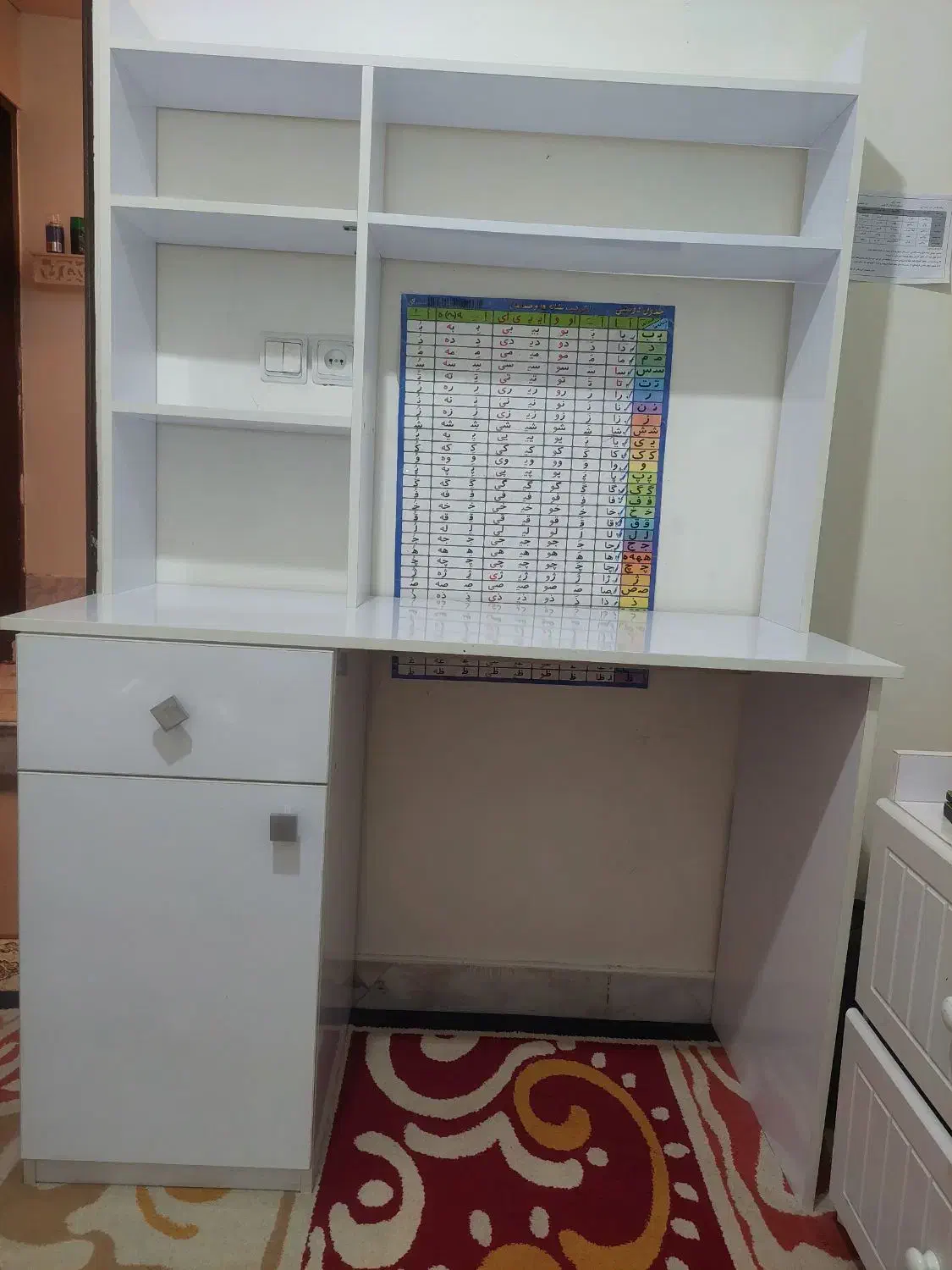 میز تحریر|میز تحریر و کامپیوتر|اصفهان, شیخ اشراق|دیوار