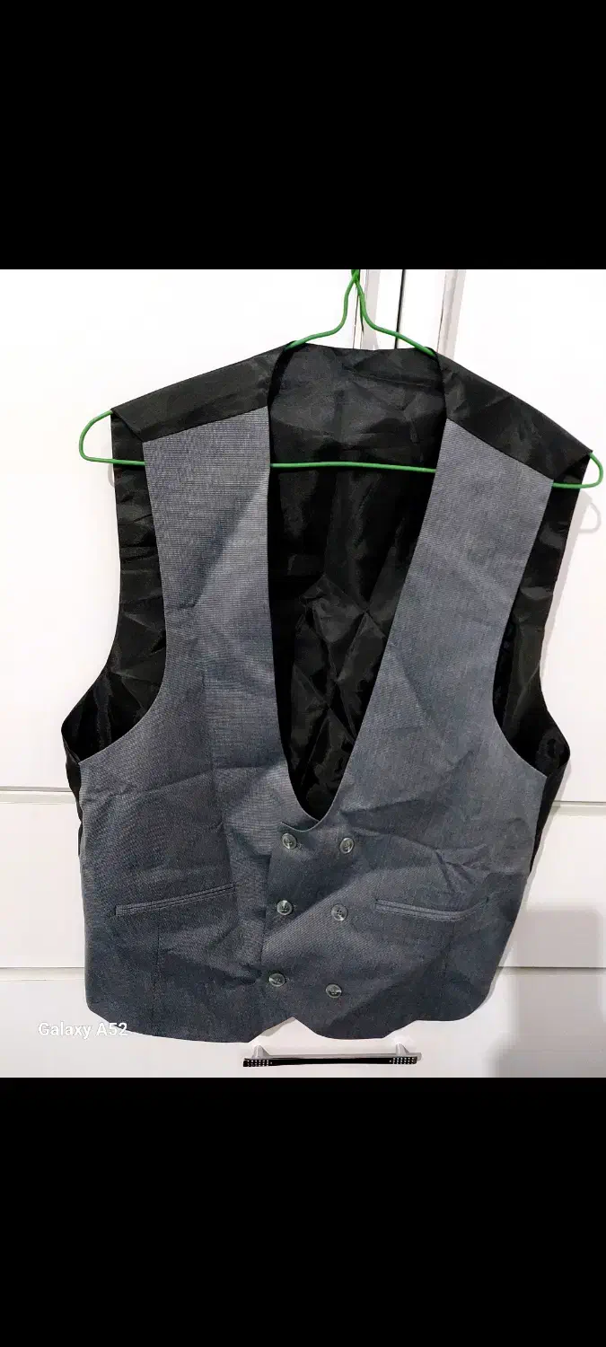 تعدادی جلیقه کت شلوار|لباس|دورود, |دیوار