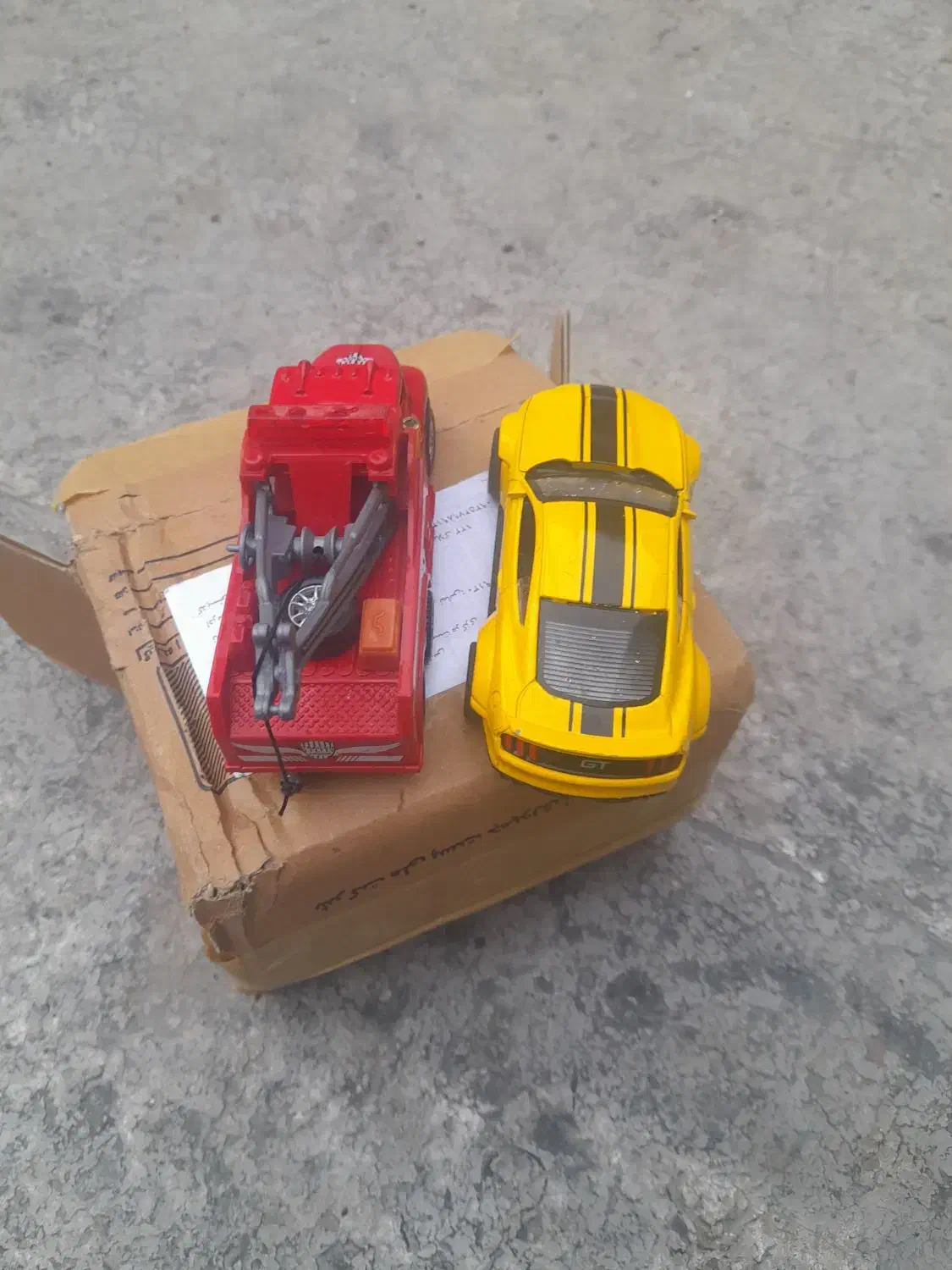 ماشین فلزی جرثقیل وماشین فلزی زرد|اسباببازی|ری, فیروزآباد|دیوار