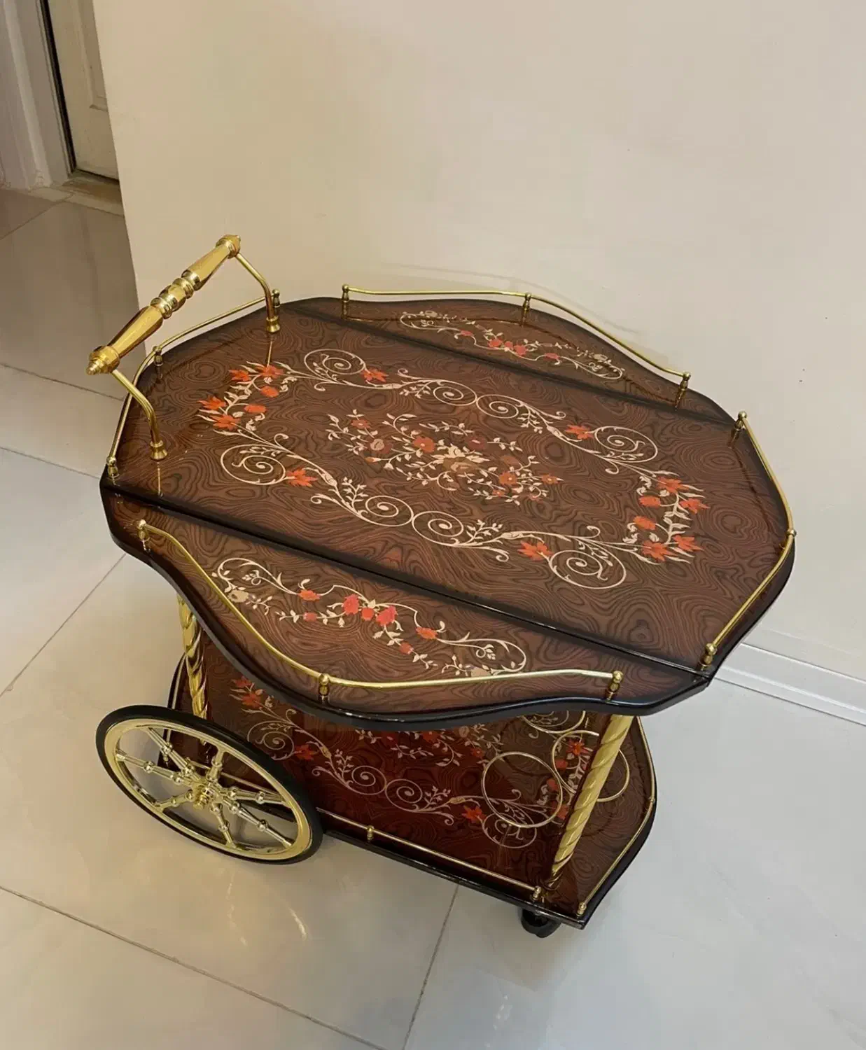 میزبارکنارسالنی نونو|بوفه، ویترین، کنسول|کرمانشاه, |دیوار