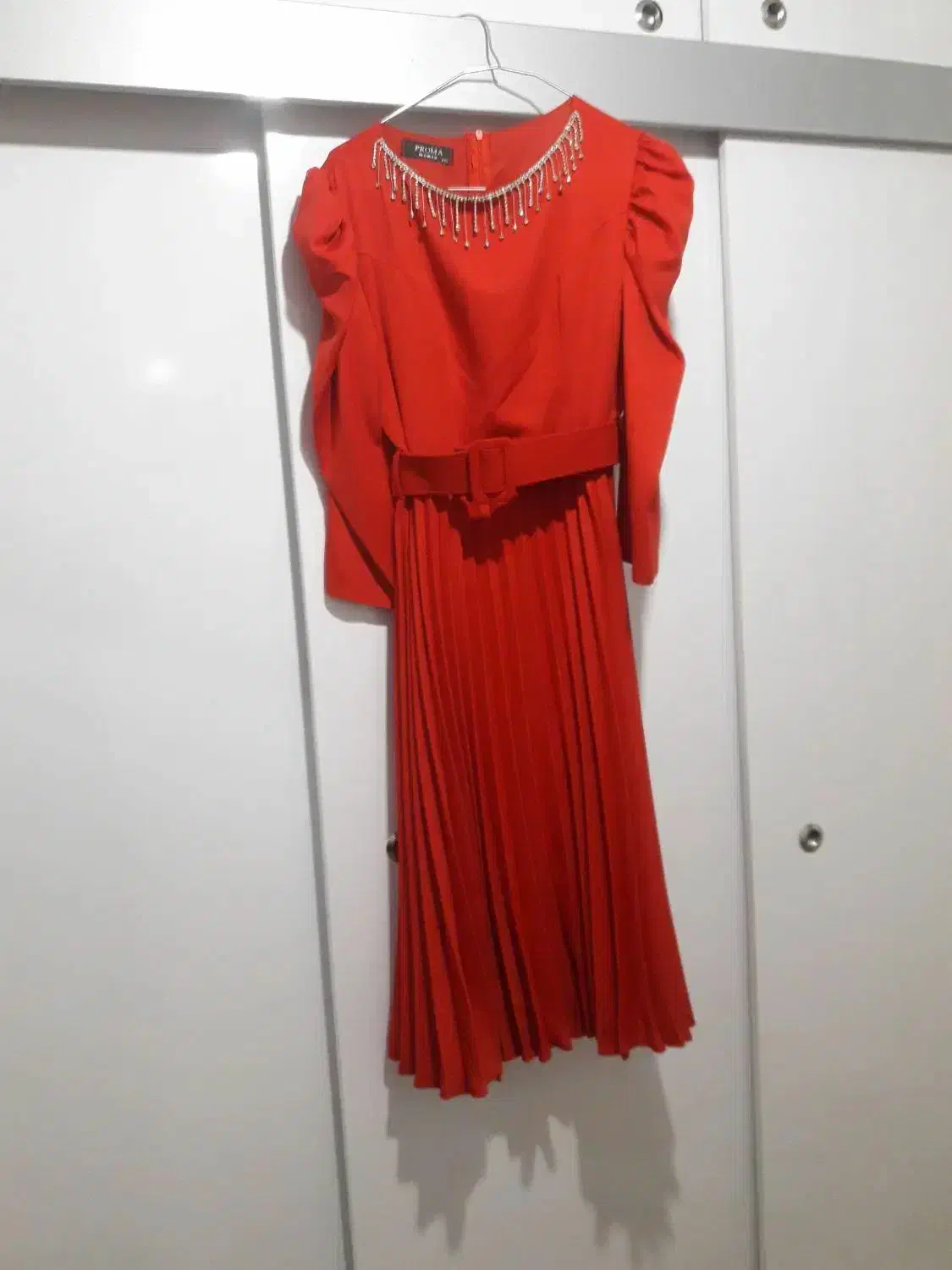 پیراهن مجلسی|لباس|مهاجران, |دیوار