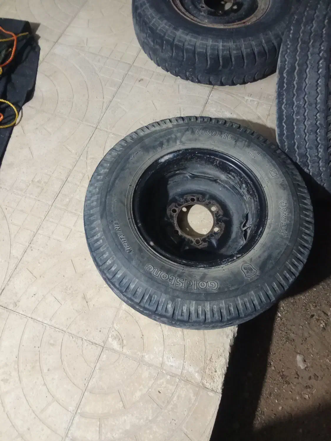 لاستیک نیسان|قطعات یدکی و لوازم جانبی|کبودرآهنگ, |دیوار