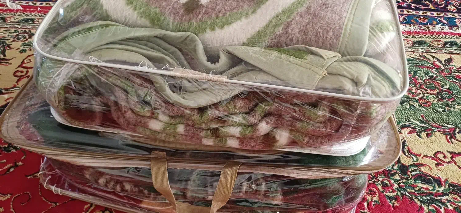 پتو قدیمی|رختخواب، بالش، پتو|کاشان, لتحر|دیوار