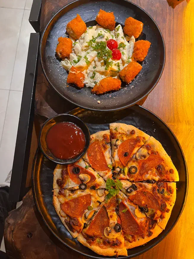 آشپز فست فود پیتزا زن|استخدام خدمات فروشگاه و رستوران|ساوه, |دیوار