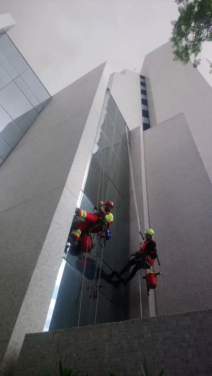 پیچ رولپلاک سنگ آببندی نصب نما با طناب (کل تهران )|خدمات پیشه و مهارت|تهران, باغ خزانه|دیوار