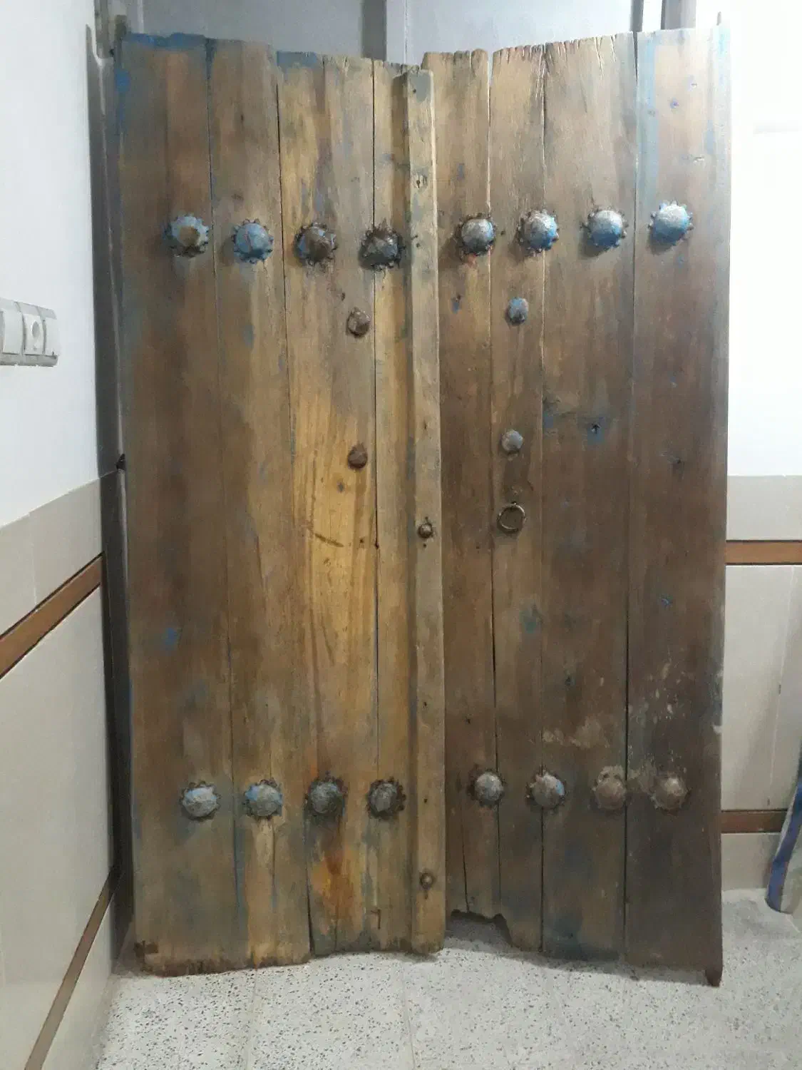 درب دو لنگه چوبی|کلکسیون اشیاء عتیقه|تیران, |دیوار