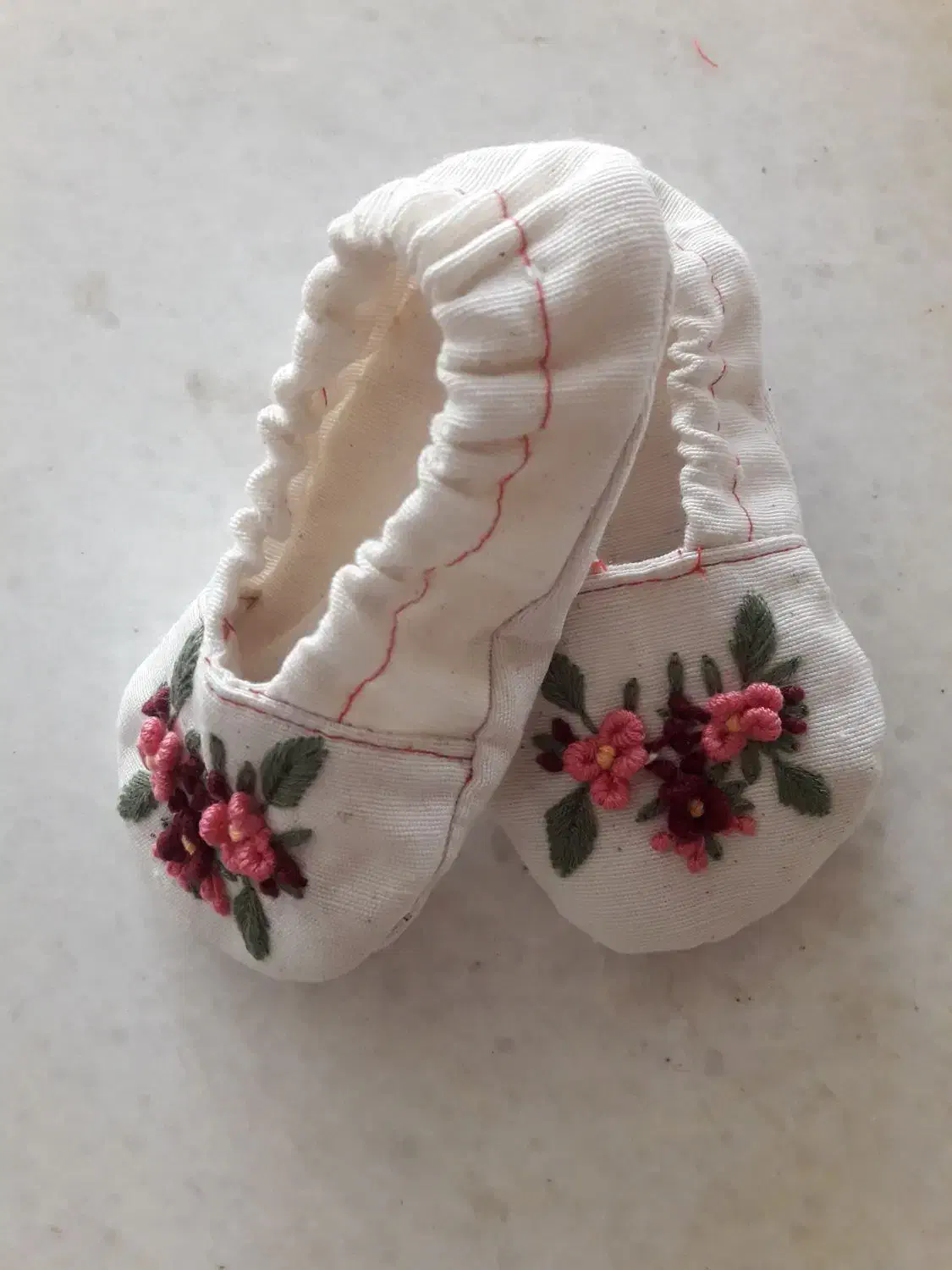 گلدوزی با دست|کیف، کفش، کمربند|نجف‌آباد, باغ نو|دیوار