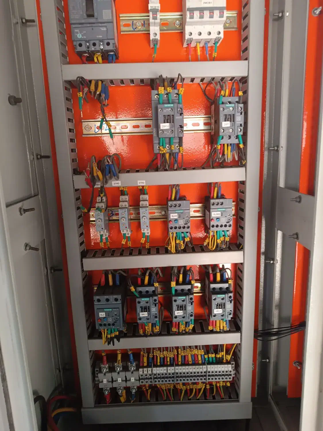 برق کار ساختمان و برقکار صنعتی و خورده کاری برق|خدمات پیشه و مهارت|اردکان, |دیوار