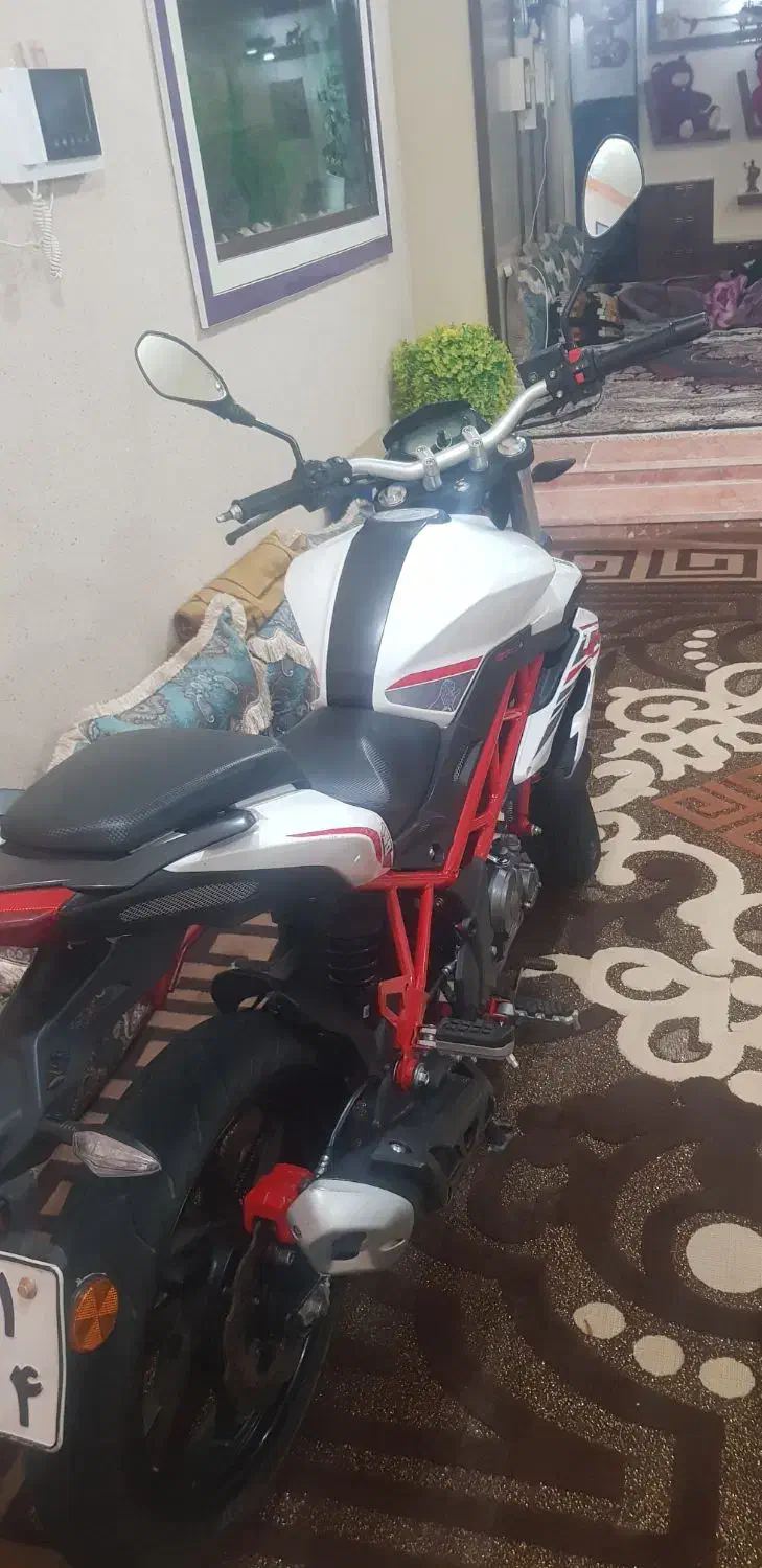 بنلی۱۵۰تی ان تی ۴۰۱خشک|موتورسیکلت|بند زرک, |دیوار