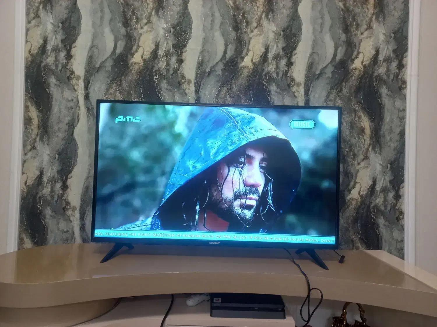 تلویزیون ۴۳ اینچ|تلویزیون و پروژکتور|تبریز, |دیوار