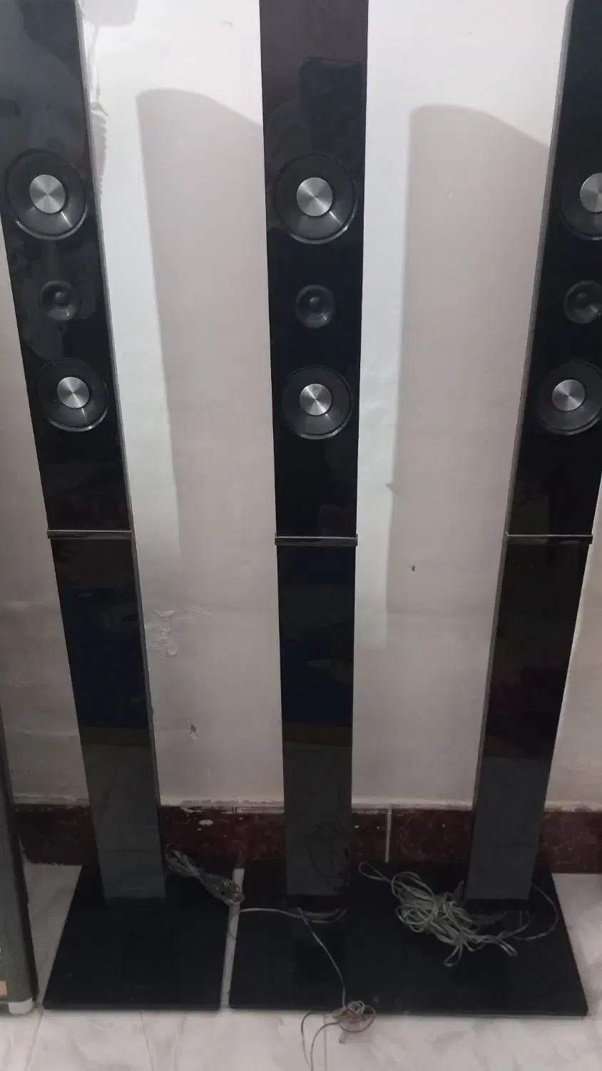 فروش چهار بلندگوی قدی یک ساب و یک بلندگوی عرض کوچک|سیستم صوتی خانگی|مرند, |دیوار