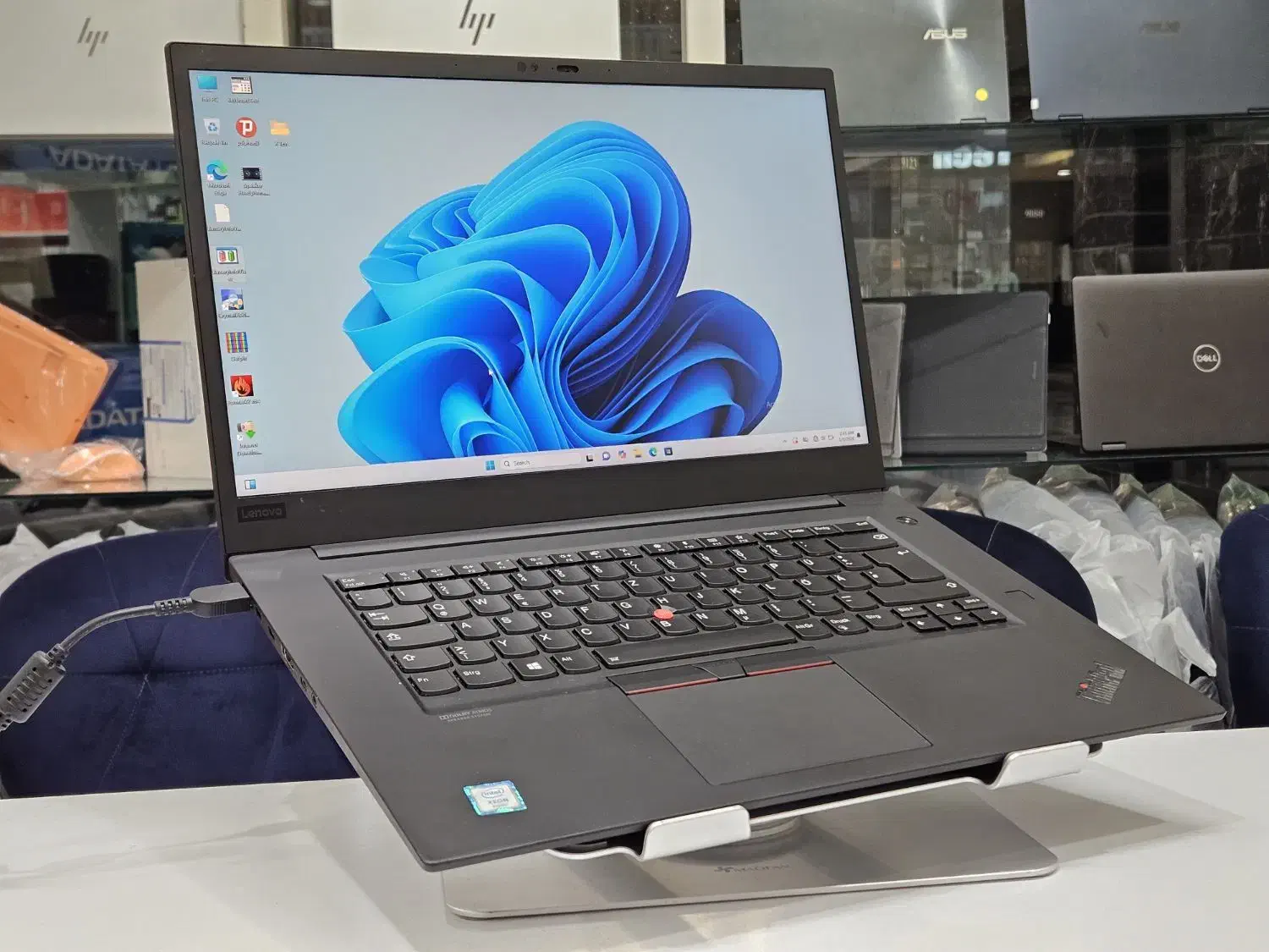 LENOVO ThinkPad P1 نقدواقساط بازنشستگی وکارمندان|رایانه همراه|تهران, فلسطین (میدان انقلاب)|دیوار