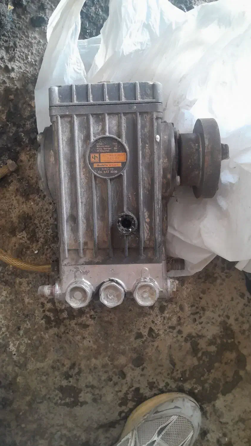 وسایل کارواش در حال کار|ابزارآلات|سنندج, |دیوار