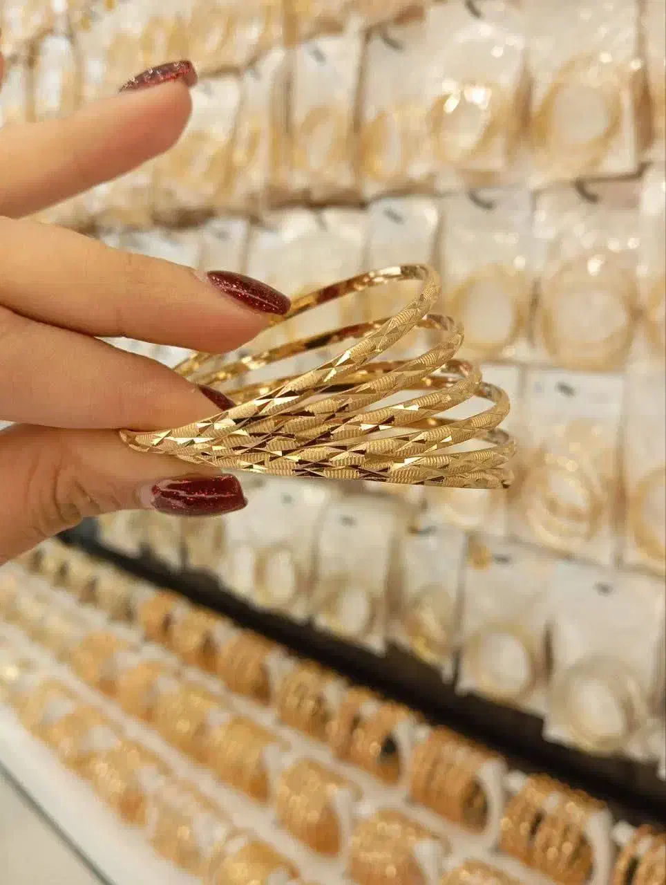 النگو روس|بدلیجات|قم, وادی السلام|دیوار