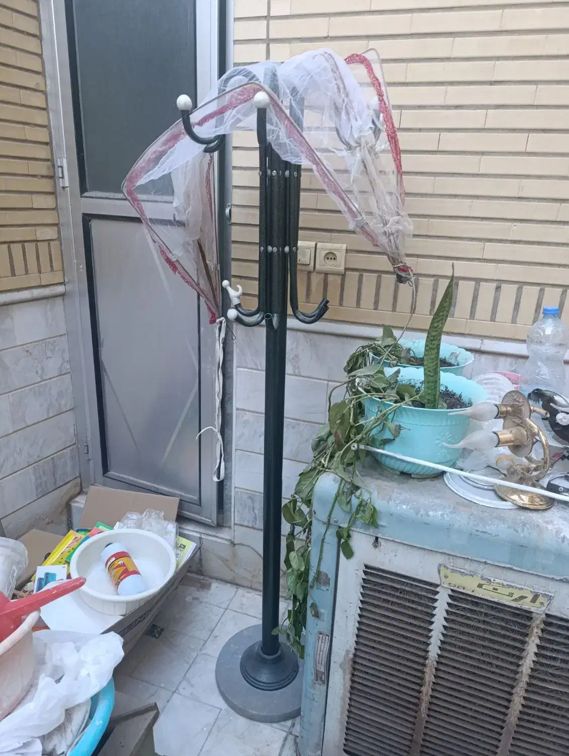 جا لباسی|بندرخت و رخت‌آویز|قم, زنبیل آباد|دیوار